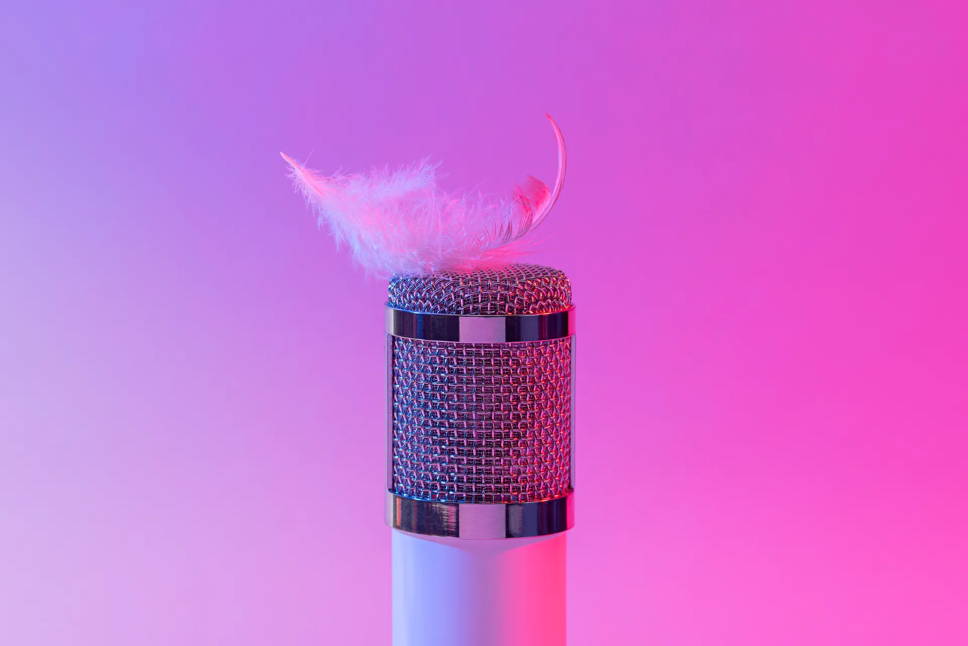 asmr-microphone-with-feather-sound-making